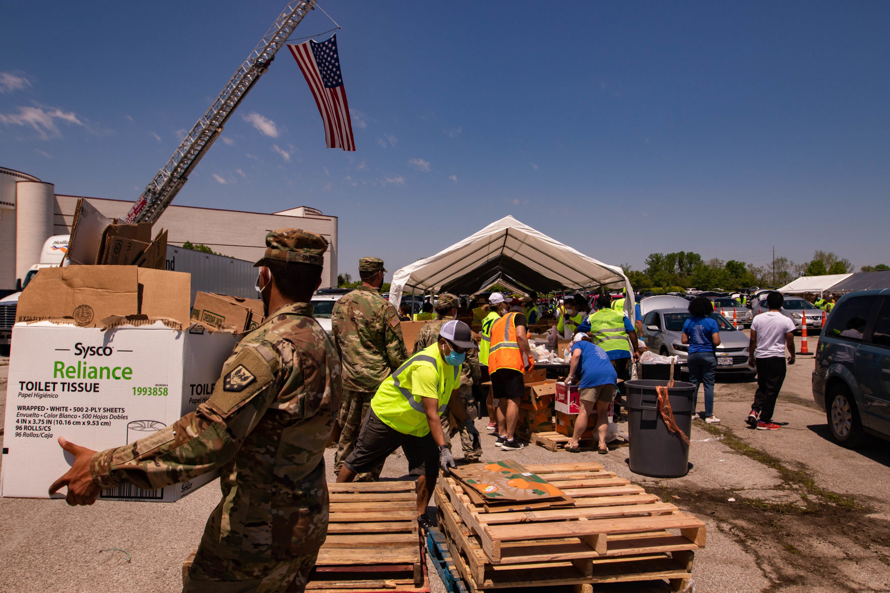 St. Louis region holds largest food distribution for thousands in need